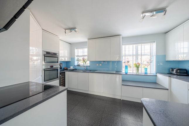 13, Lilbourne Drive, Hertford photo 2