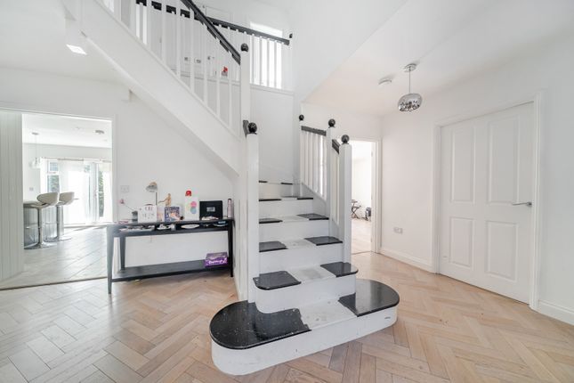 27, Gardenia Road, Bromley photo 4