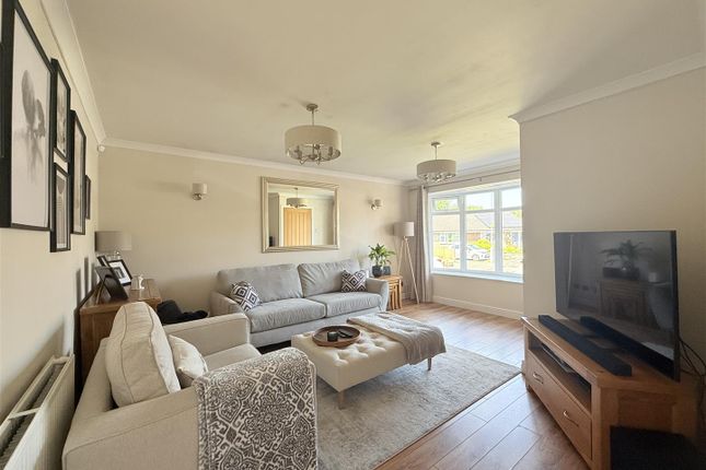 21, Quick View, Mossley photo 2