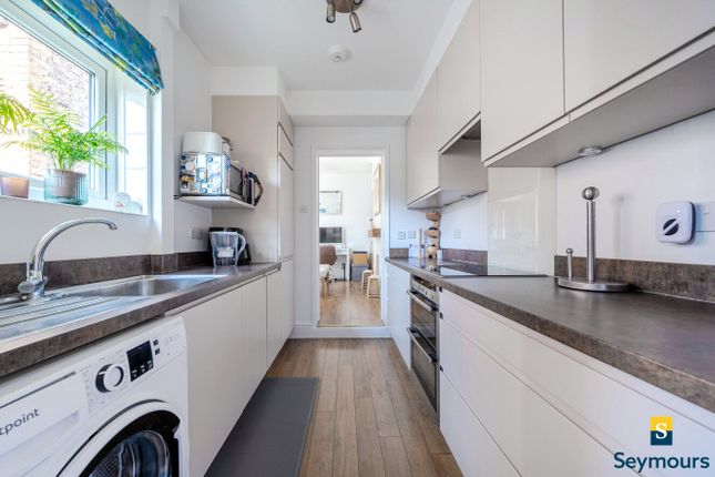 9, Margaret Road, Surrey photo 4