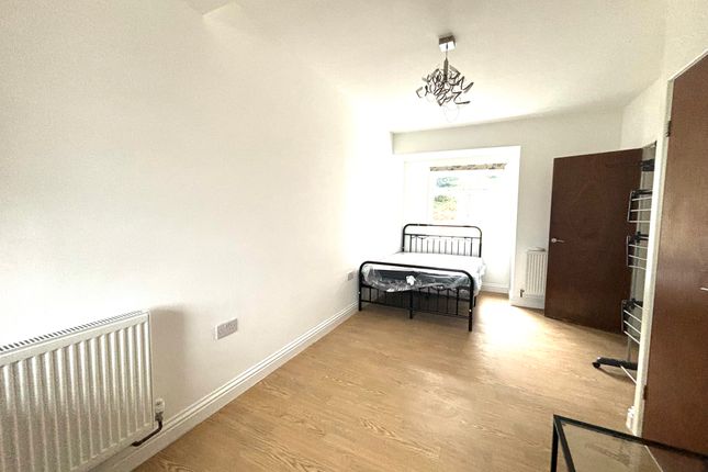 Room 2, BIRMINGHAM photo 3