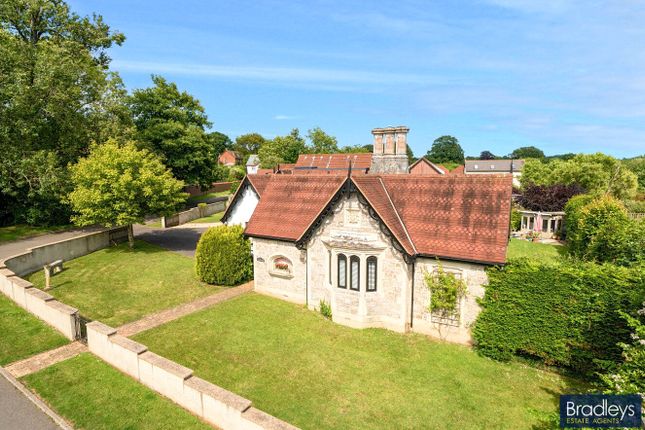 Gate Lodge,, Old Bystock Drive, Exmouth photo 2