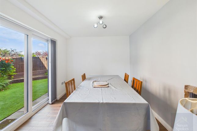 2, Redwood Avenue, South Shields photo 4