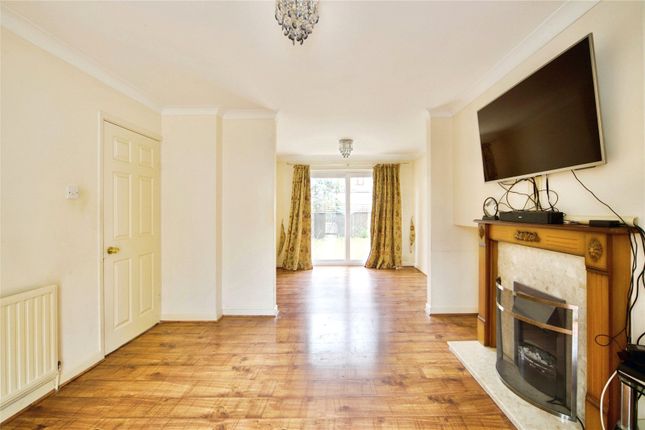 7, Redstart Close, London photo 3