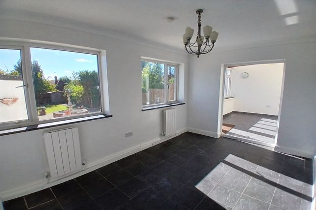Sturgess Avenue, Hendon photo 4