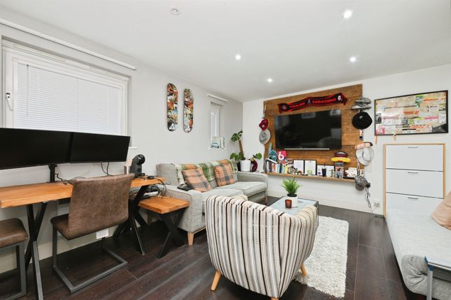 8, Vine Court, Ware photo 2