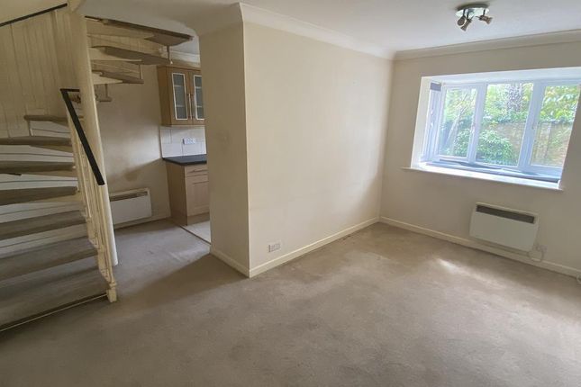 14, Byron Close, Reading photo 2