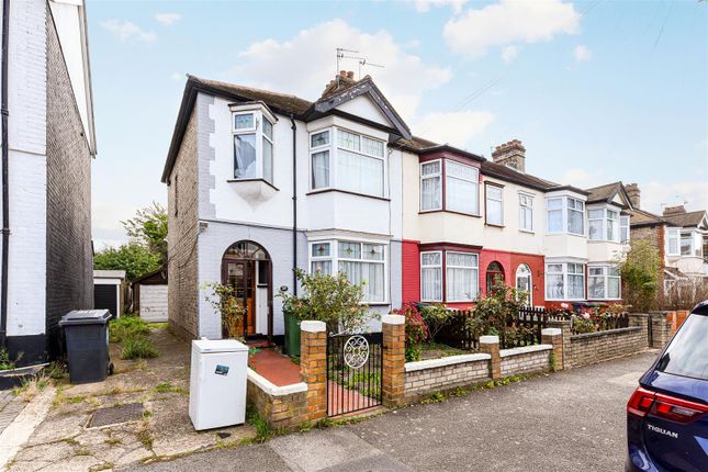 Thumbnail Property for sale in Forest View Road, London