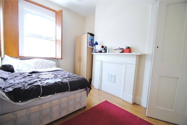 Flat to rent in Brecknock Road, London