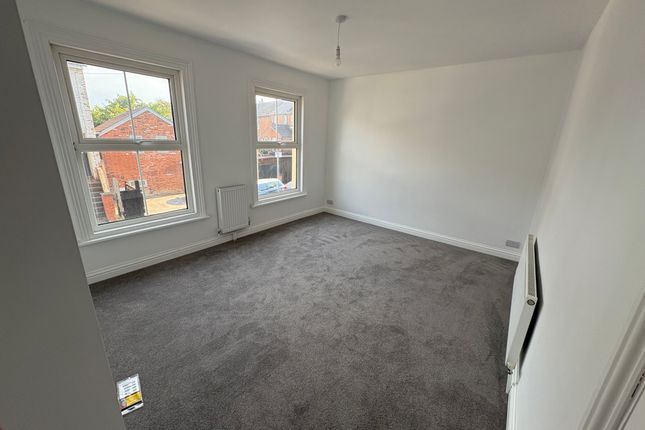 31, Lysons Road, Aldershot photo 2