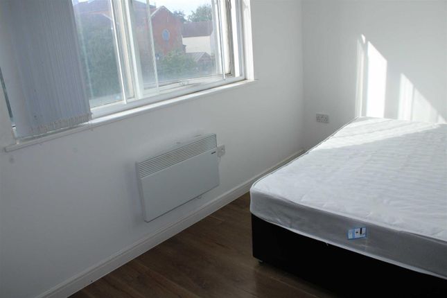 Flat to rent in Lombard Street West, West Bromwich