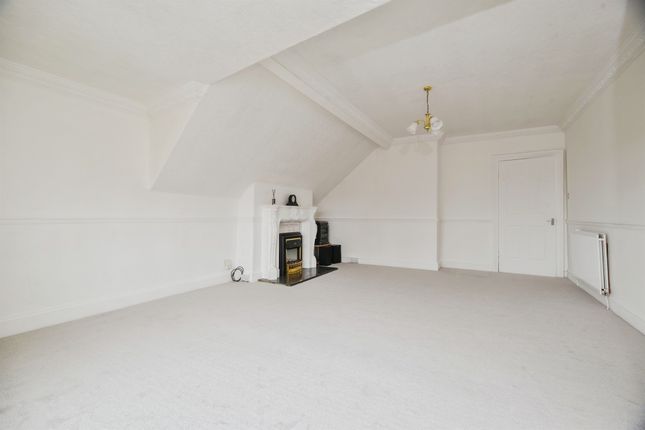 Flat 3, 8, Windsor Road, Saltburn-By-The-Sea photo 3