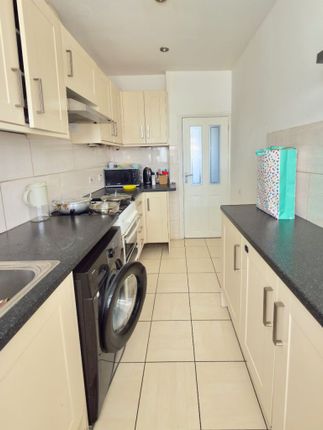 High Road, Chadwell Heath photo 5