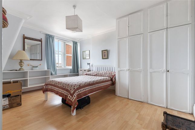 Flat for sale in Burnham Court, Moscow Road
