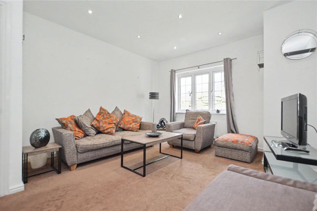 24, Castle Lodge Court, Leeds photo 2
