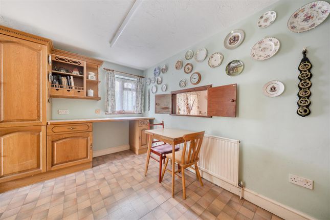 17, Coronation Road, Yateley photo 4