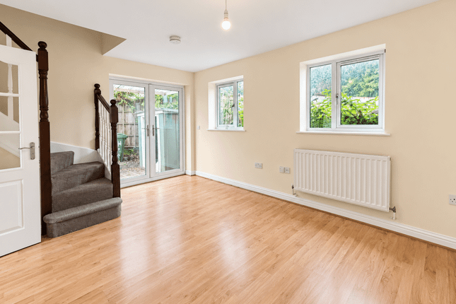 Henson House, Coedpenmaen Road, Trallwn photo 2