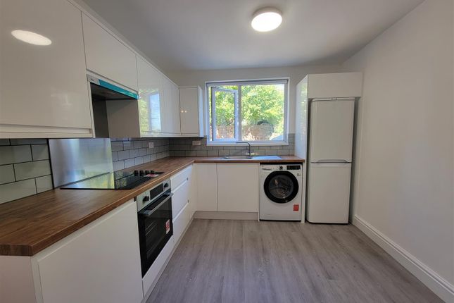 Flat 2, 41, Umfreville Road, London photo 2