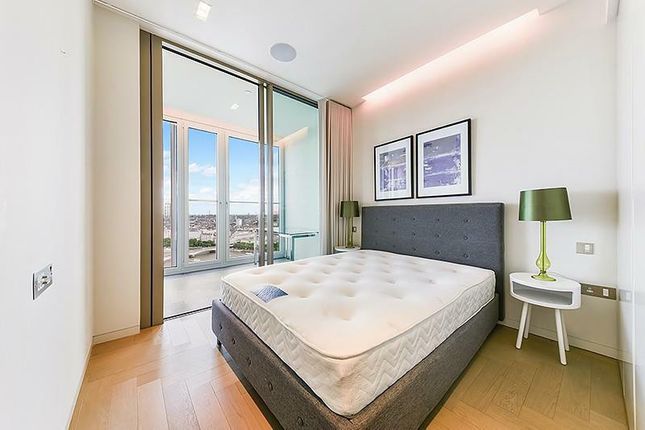 Flat to rent in Southbank Tower 55 Upper Ground, London