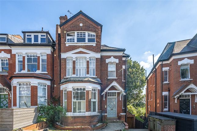 3 bed flat for sale in Church Crescent, London N10