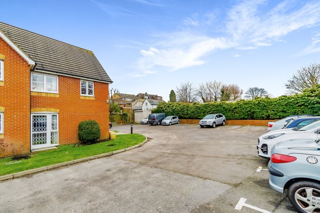 Flat for sale in Hillcroft Court, Chaldon Road, Caterham, Surrey