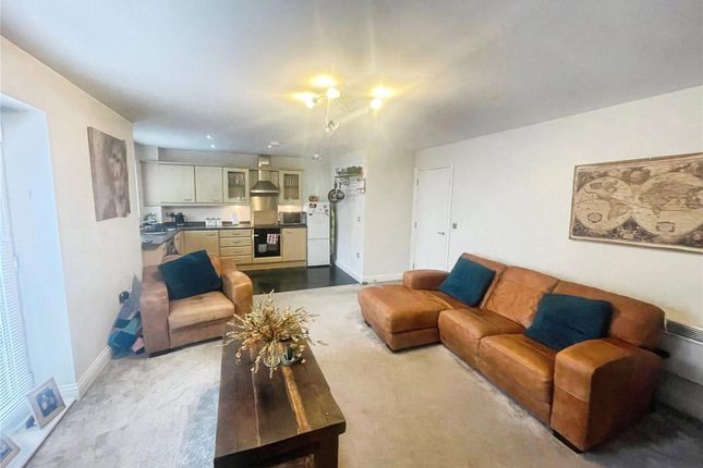 30, Manor Gardens Close, Leicestershire photo 2