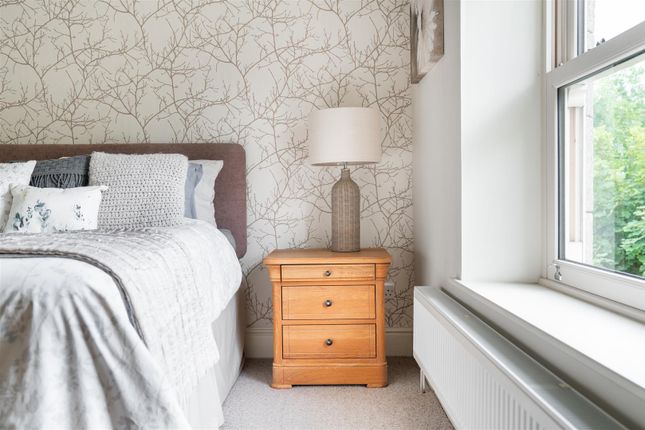 Bedroom2.Jpg