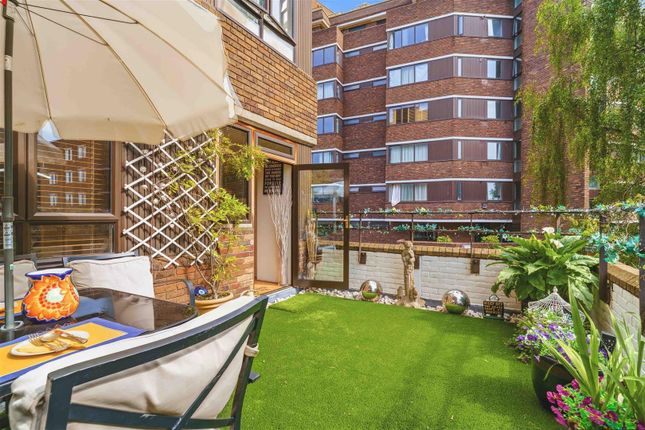 Flat 3, Ash Lodge, 7 Eternit Walk, London photo 4