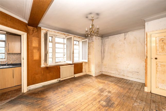Studio flat on 21,, Vicarage Court, Kensington, £335,000