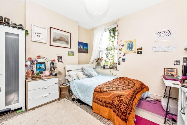 Maisonette for sale in Southampton Way, Camberwell, London