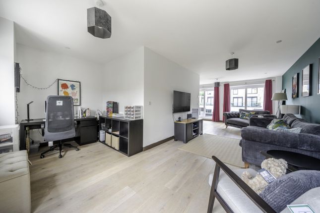 3, Noel Coward Avenue, Uxbridge photo 3