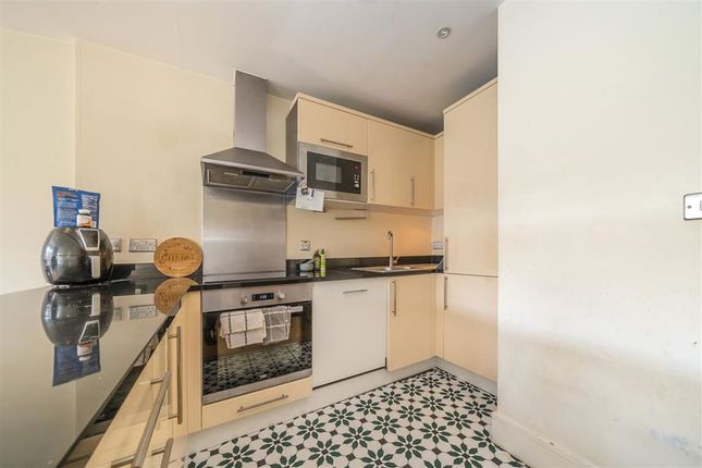 Flat 12, 71C, Drayton Park, London photo 4