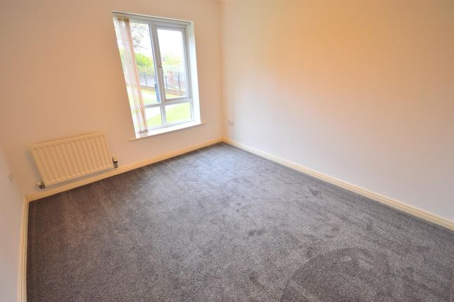 Flat to rent in Derbyshire Road South, Sale