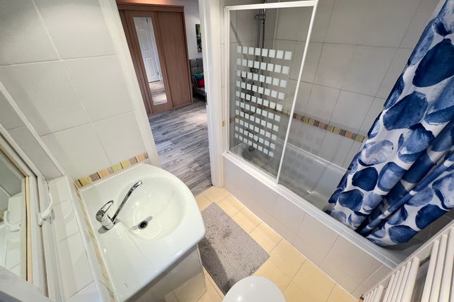 37, Longfield Avenue, London photo 4