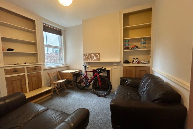 4-bed terraced on 88, Inverness Place, Cardiff, £2,080/mo