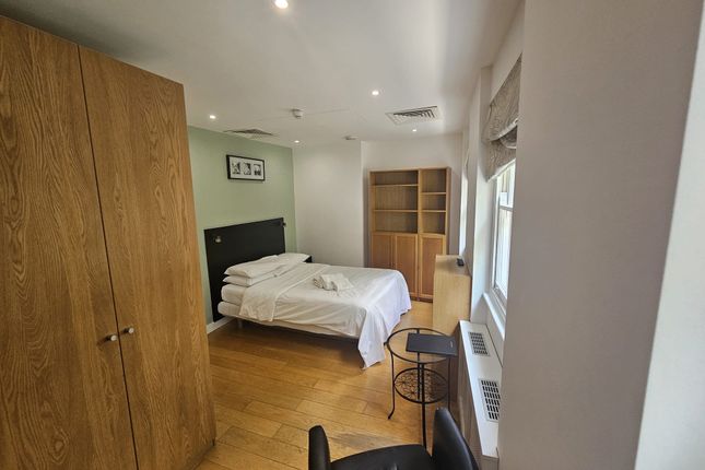 24, 28-29, Cartwright Gardens, Bloomsbury photo 2