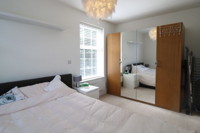 Flat to rent in Station Road, Loudwater, High Wycombe