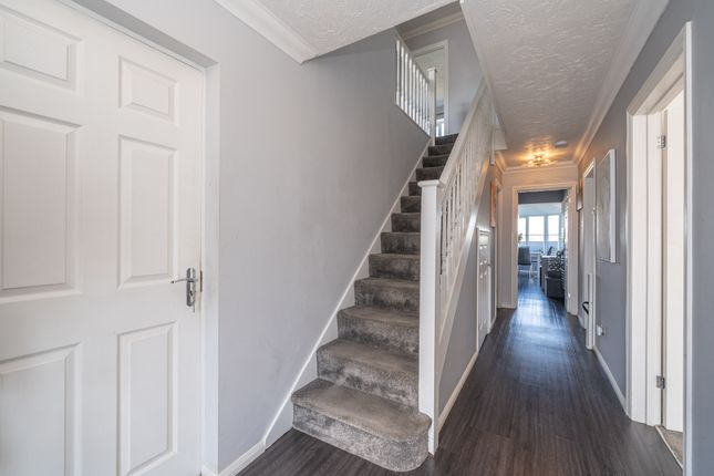 83 Kestrel Way, Aylesbury photo 4