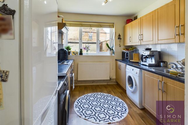 Thumbnail Flat to rent in High Road, New Southgate