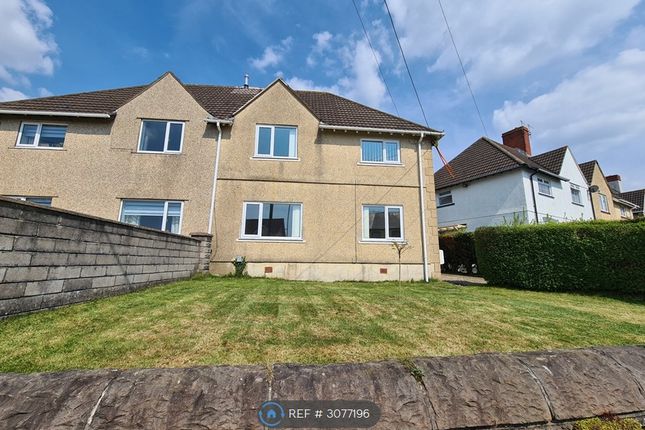 3-bed semi-detached on Loughor, Swansea, £1,075/mo