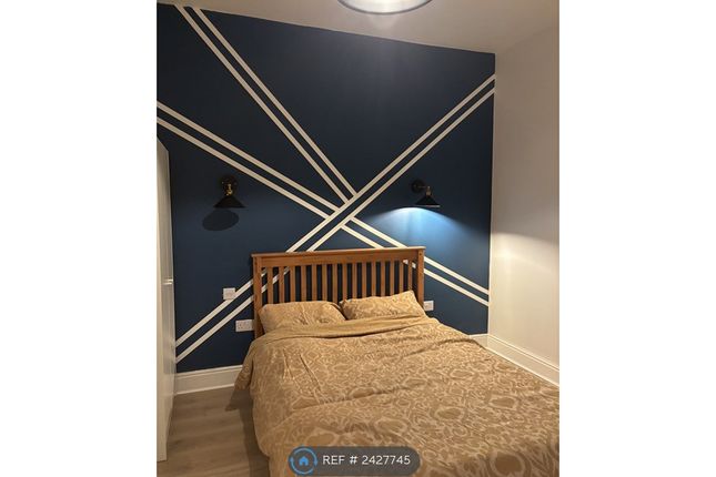 Room 4 - Upstairs Ensuite
