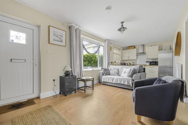 15 Sarlou Close, Swansea photo 2