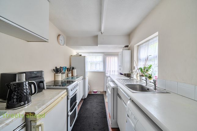 16, Wortley Road, Croydon photo 3