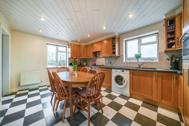 31, Goddards Close, Hook photo 2