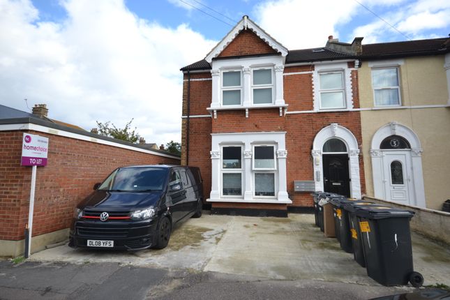 Flat to rent in Airthrie Road, Ilford IG3
