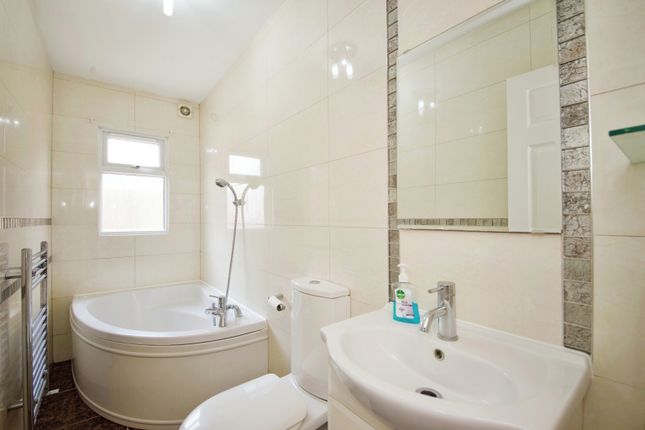 Terraced house for sale in Thorne Close, Leytonstone, London