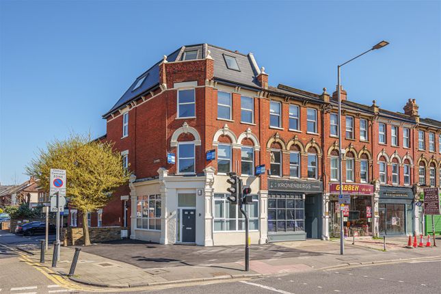 Thumbnail Flat to rent in Gibbon Road, Kingston Upon Thames