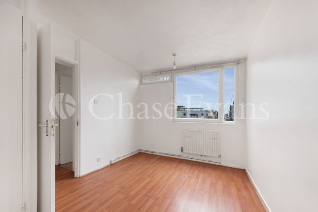 Flat for sale in Pegswood Court, Cable Street, Shadwell