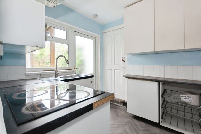6, Ladbroke Grove, West Midlands photo 4
