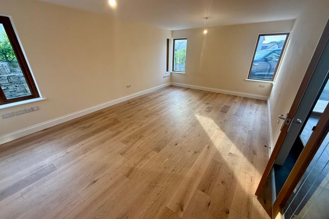 16, Cae Bach Y Rhiw, Rhydyfelin photo 3